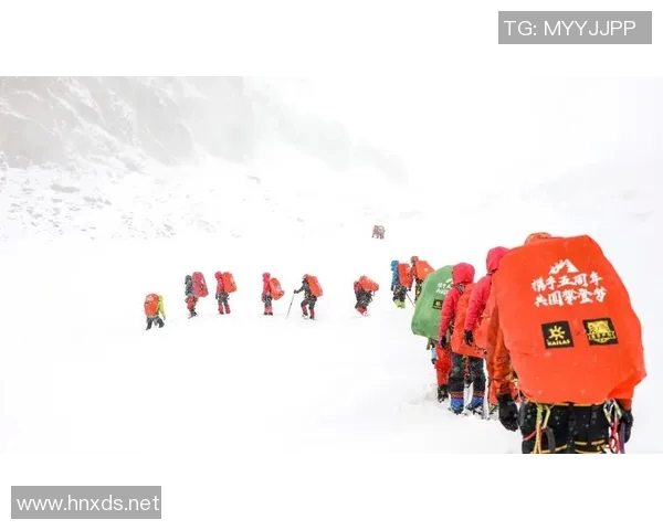 南京攀岩队在团队协作排名中创新高展现团结拼搏精神